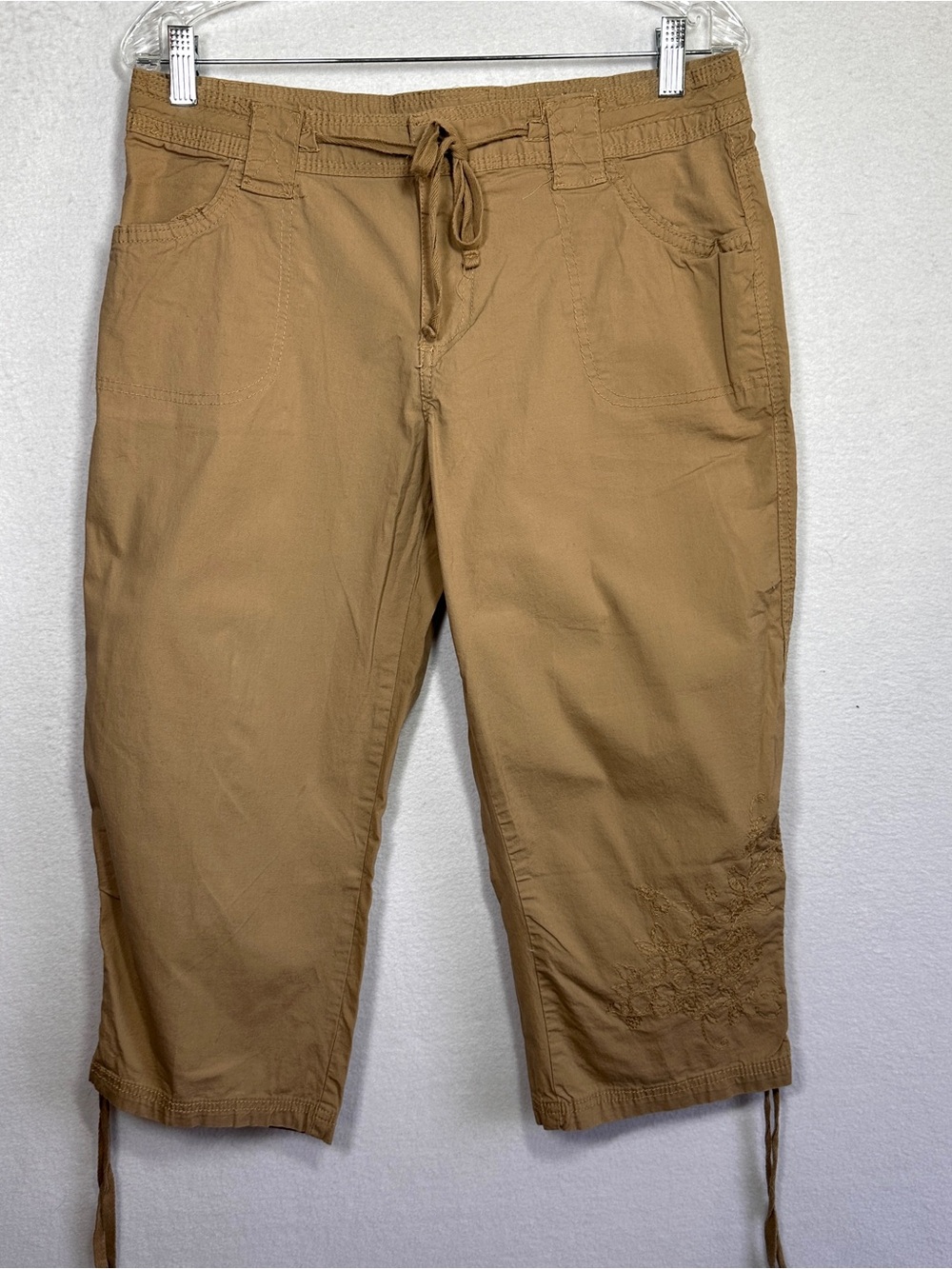Faded Glory Capri Pants 10 Tan Beige Drawstring Stretch Embroidery Leg Ties